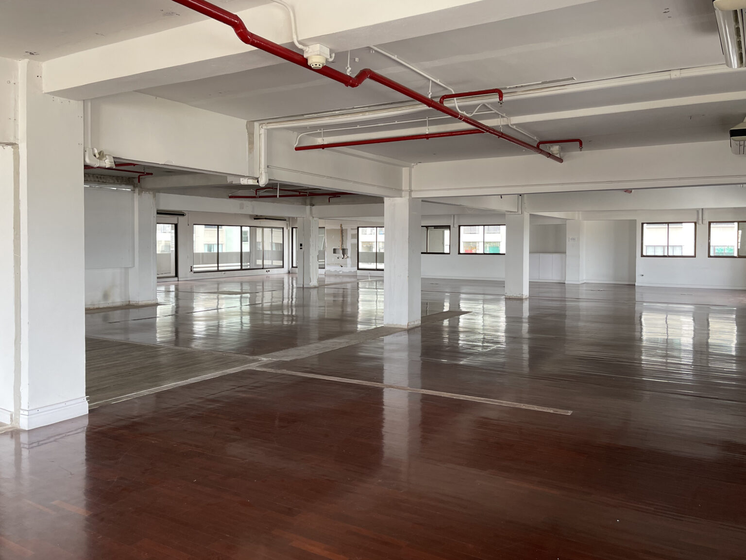 Office Spaces - 33 Space